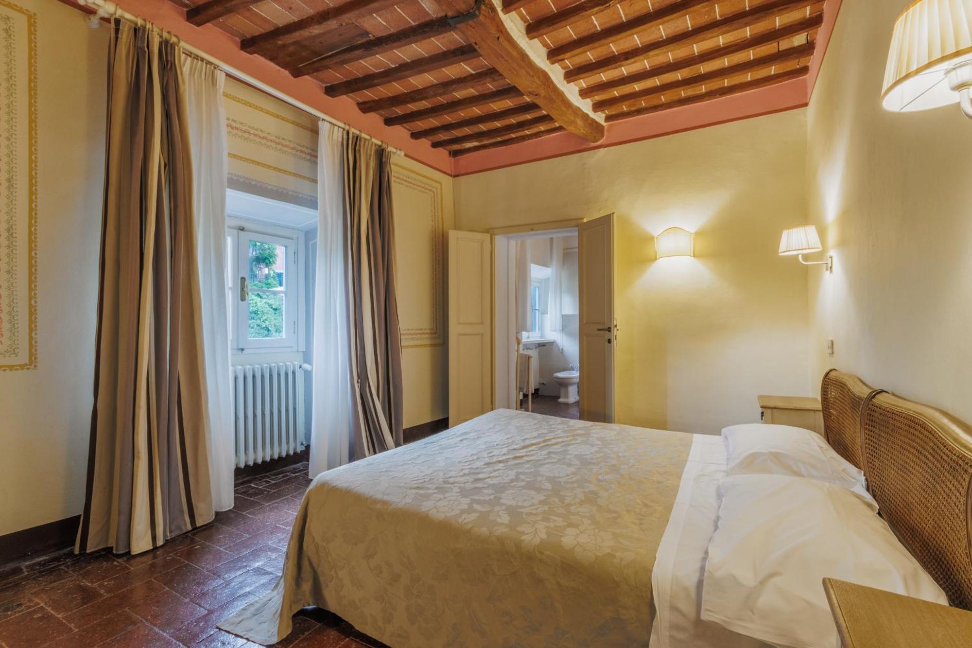 Hotel Villa Sermolli บอร์โก อา บุจจาโน ภายนอก รูปภาพ